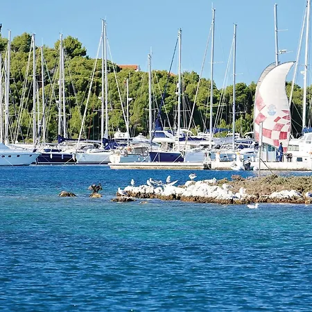 4 Bedroom Stunning In Hébergement de vacances Jarebinjak