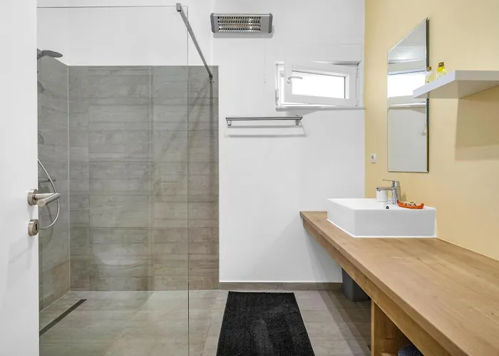 4 Bedroom Stunning In בית נופש Jarebinjak