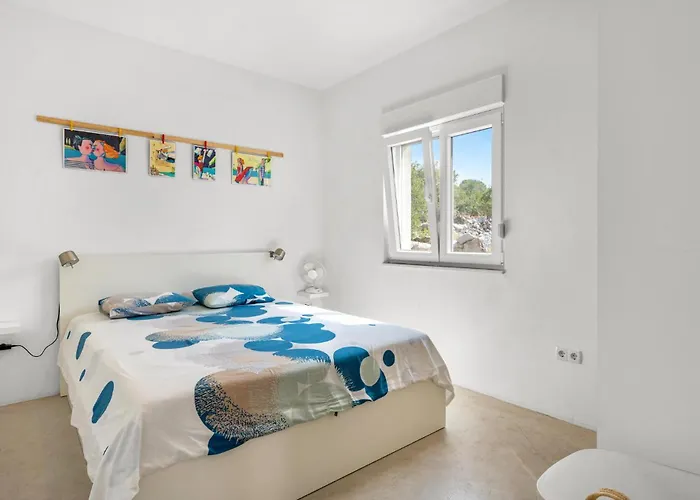 בית נופש 4 Bedroom Stunning In Jarebinjak