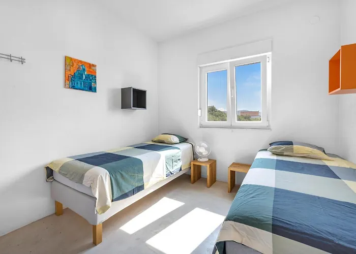 4 Bedroom Stunning In *