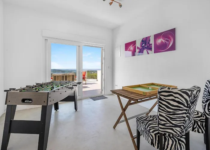 בית נופש 4 Bedroom Stunning In *