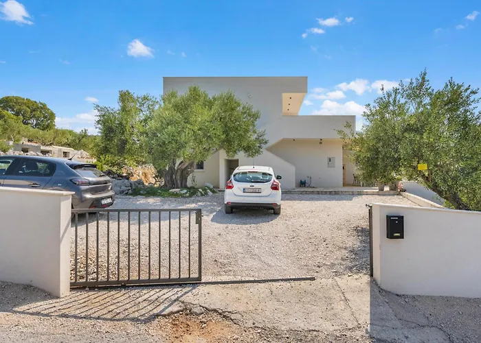 בית נופש 4 Bedroom Stunning In Jarebinjak