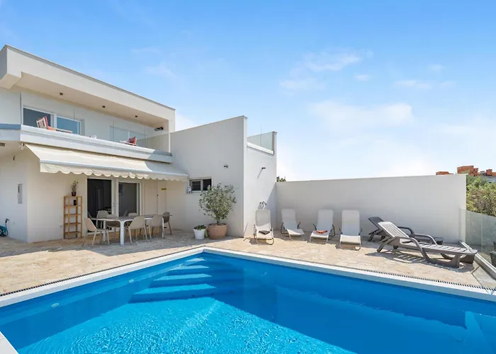 4 Bedroom Stunning In *