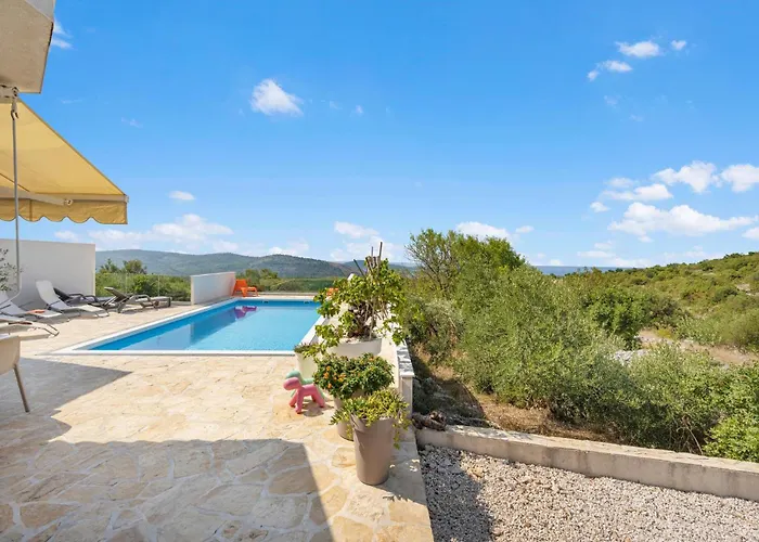 4 Bedroom Stunning In