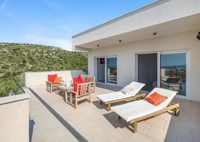 4 Bedroom Stunning In בית נופש Jarebinjak