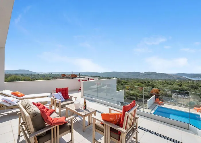 בית נופש 4 Bedroom Stunning In Jarebinjak