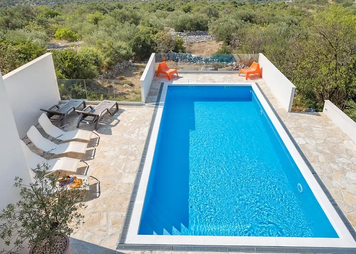 4 Bedroom Stunning In